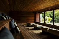 Wood-panelled relaxation room at BALNEA - Balnea Spa
