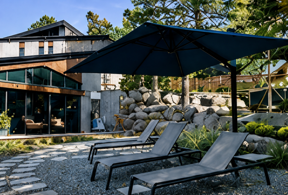 Pur Mer Spa Outdoor Relaxation Area - Pur Mer Spa