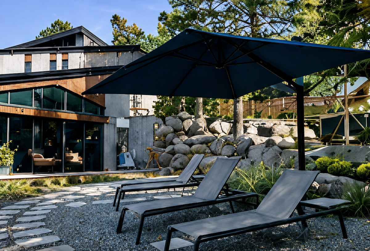 Pur Mer Spa Outdoor Relaxation Area - Pur Mer Spa