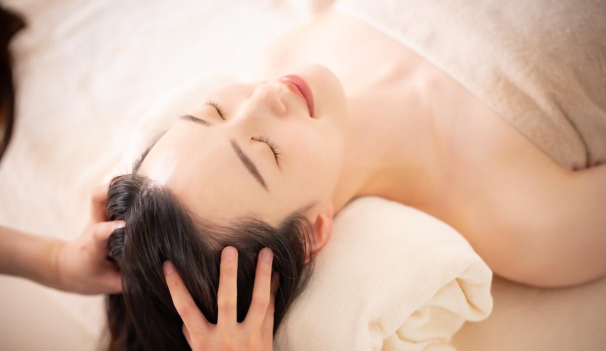 Scalp massage - Skines Head Spa