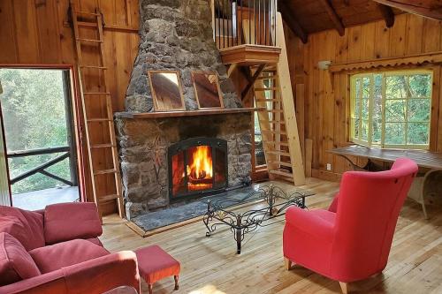 Cozy Fireplace Lounge at Beaux Rêves - Beaux Rêves Inn & Nordic Spa