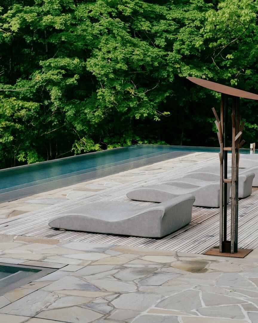 Poolside relaxation area at BALNEA - Balnea Spa