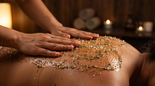 Exfoliating body treatment - Hammam Karima
